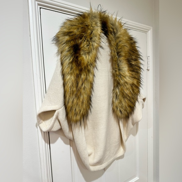 Bebe faux fur shawl sweater open front jacket - Picture 3 of 16